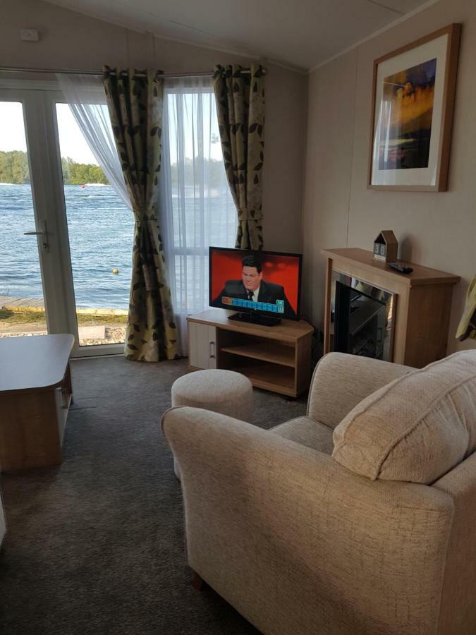 Dees Hot Tub Breaks At Tattershall Lakes Jet Ski 4 Extérieur photo