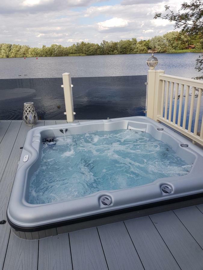 Dees Hot Tub Breaks At Tattershall Lakes Jet Ski 4 Extérieur photo