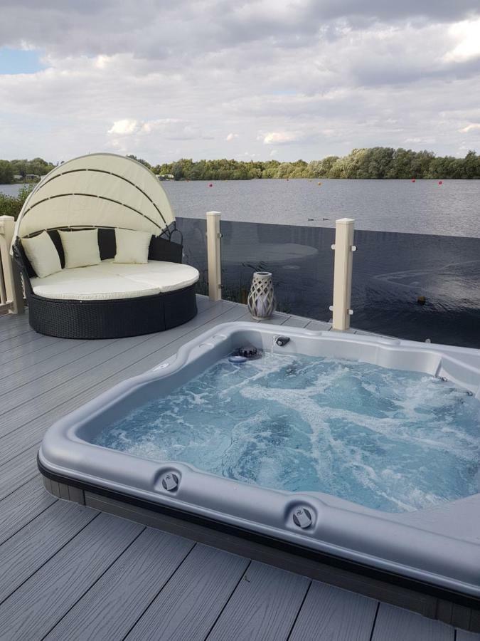 Dees Hot Tub Breaks At Tattershall Lakes Jet Ski 4 Extérieur photo
